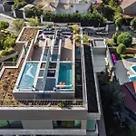 Uau Infinity Rooftop Pool 公寓 *
