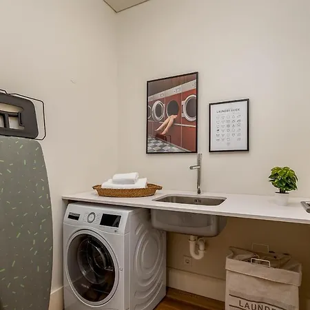 Uau Infinity Rooftop Pool * Cascais