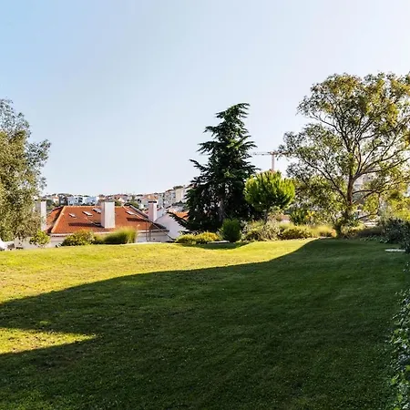 Uau Infinity Rooftop Pool * Cascais